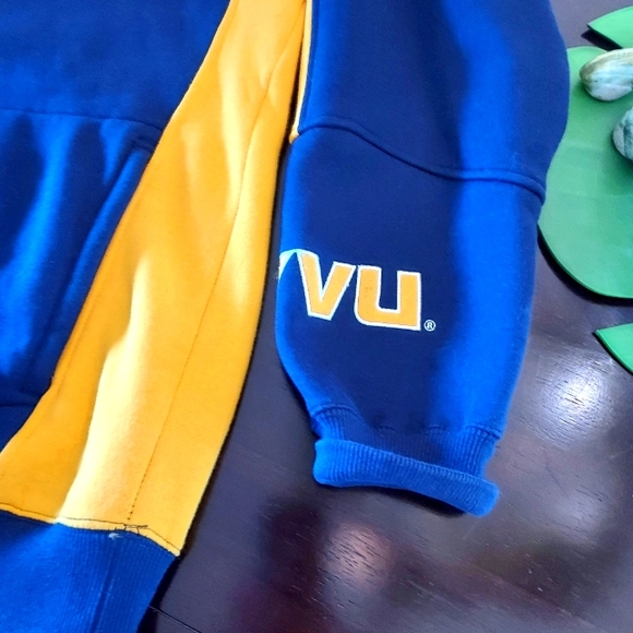 West Virginia College Hoodie by Colosseum Athletics. XL. - Picture 9 of 15